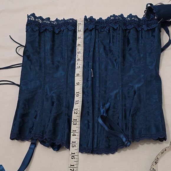 - FREDERICKS OF HOLLYWOOD LACE BROCADE/UNDERWEAR SET SIZE 36 - Picture 7 of 10